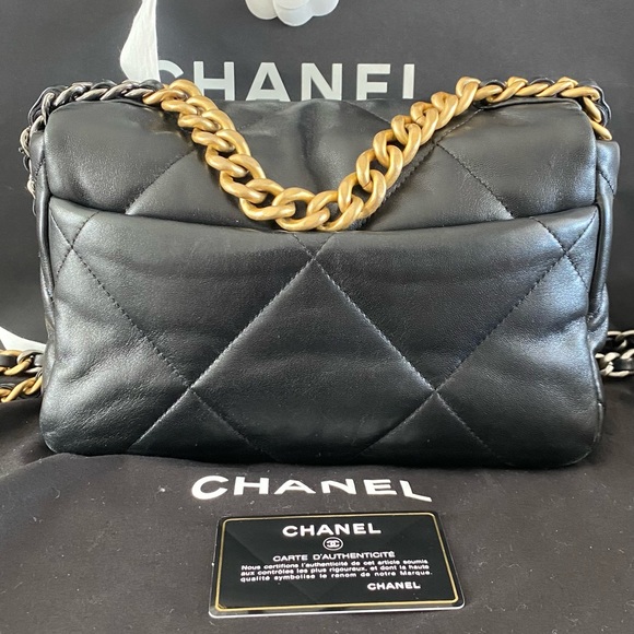 Authentic Chanel19 small black lambskin 30 series with Zeko certificate - Picture 3 of 16